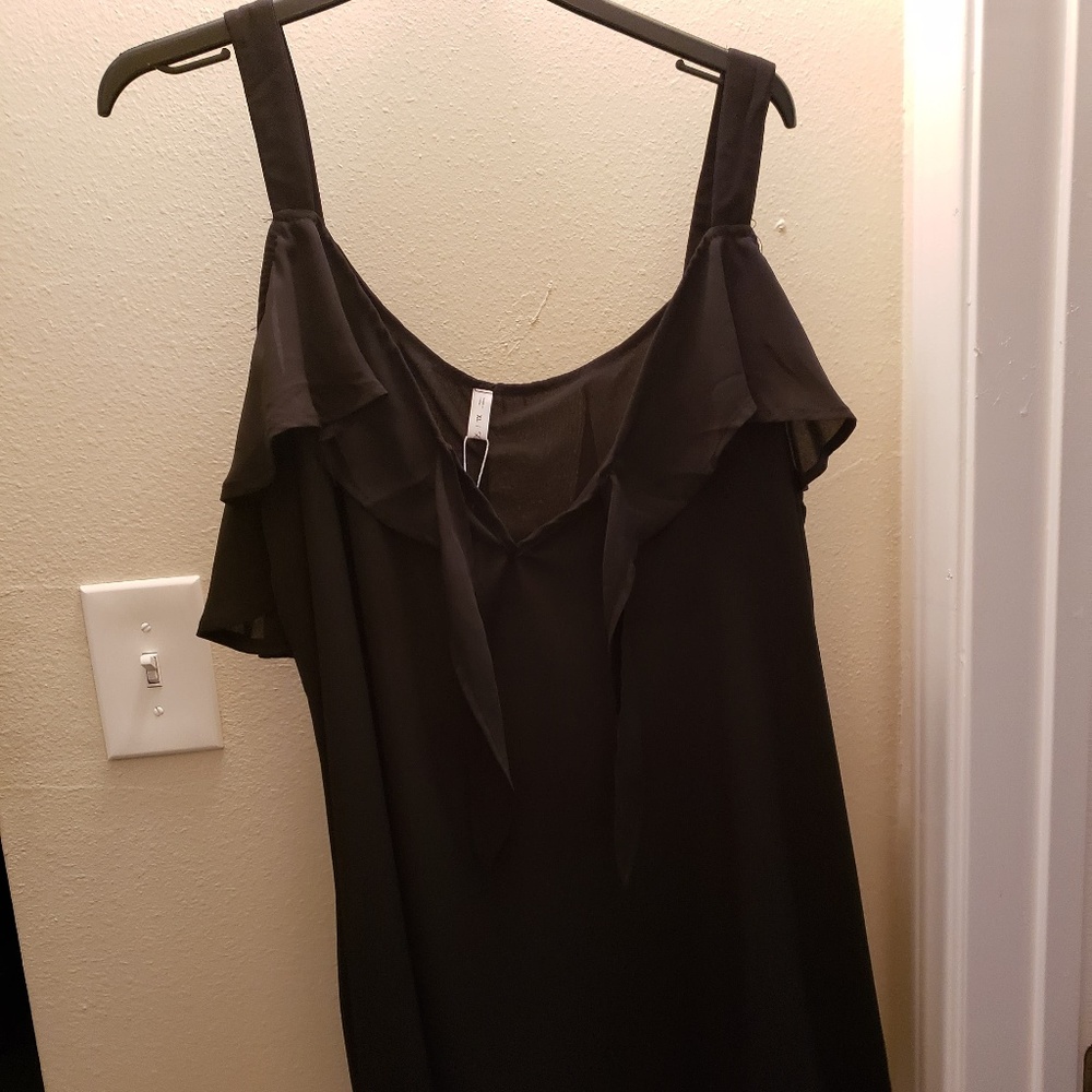 peek a boo sleeves top